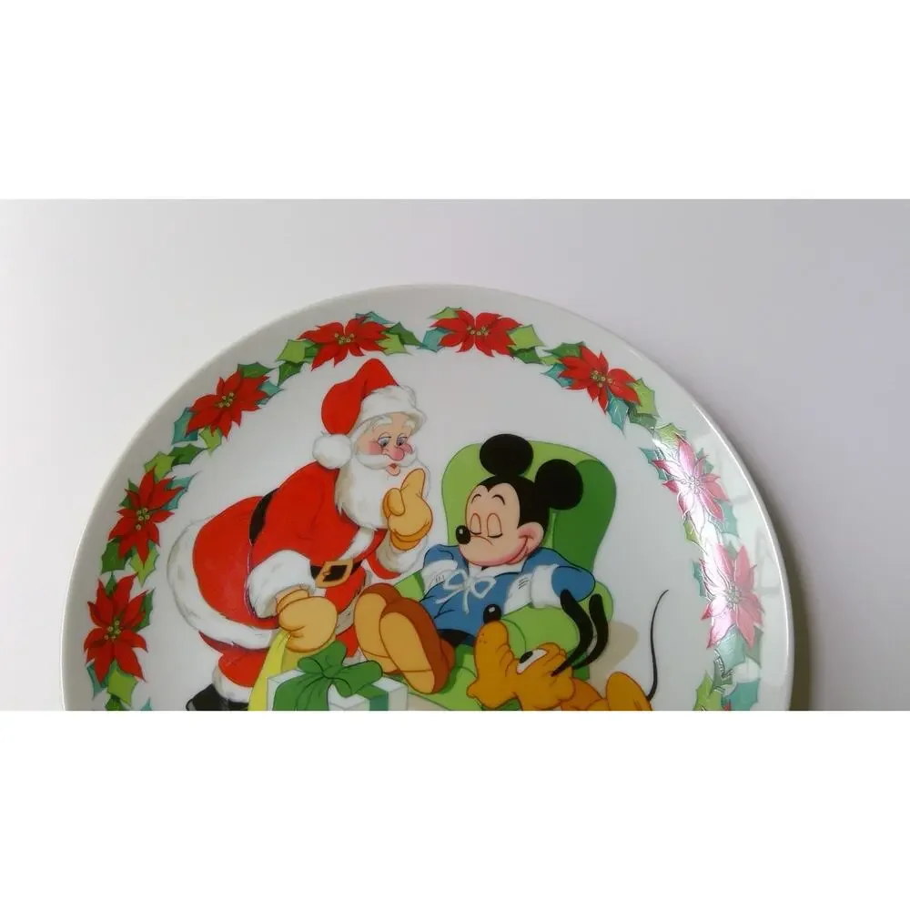 WALT DISNEY THIRD EDITION CHRISTMAS 1979. 1980, 1981 DECORATIVE PLATES- VINTAGE